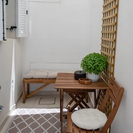 'nossia' & Cozy In Naxos Town Appartement